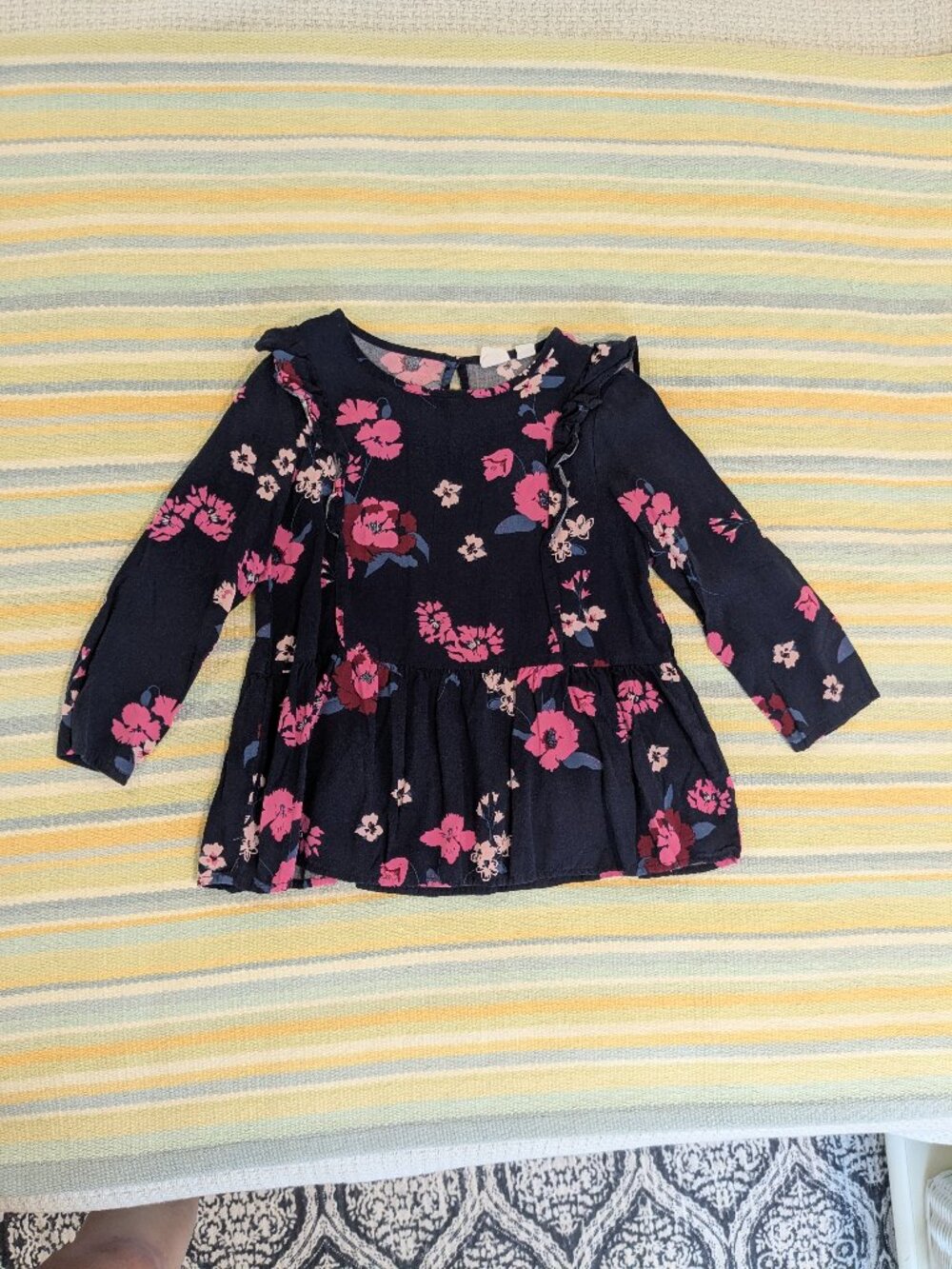 GAP floral blouse size Medium (8)